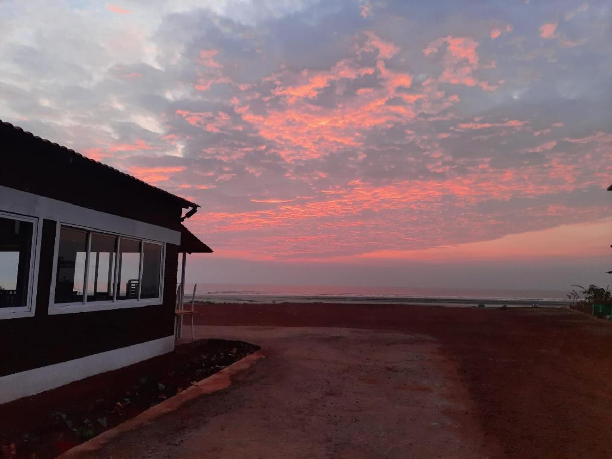 Coastal Bay Beach Resort Harnai Exteriör bild