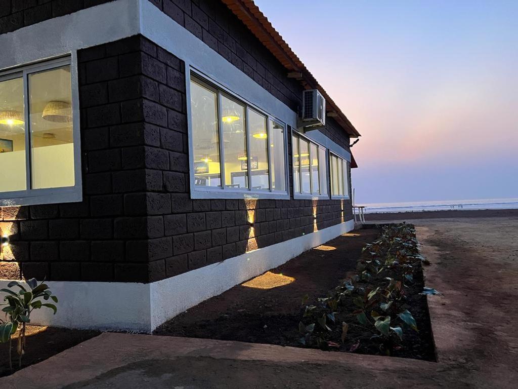 Coastal Bay Beach Resort Harnai Exteriör bild